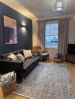 JOIVY Stylish Castle View Apartment