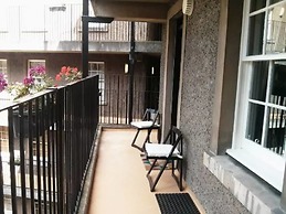 JOIVY Stylish Castle View Apartment