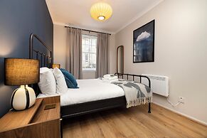 JOIVY Stylish Castle View Apartment