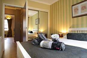 JOIVY Stylish Castle View Apartment