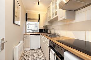 JOIVY Stylish Castle View Apartment