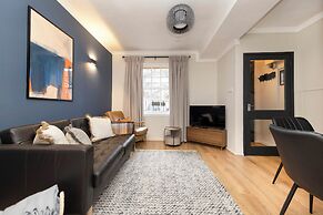 JOIVY Stylish Castle View Apartment