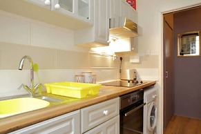 JOIVY Stylish Castle View Apartment