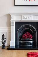 JOIVY York Place Apartment in Georgian City Centre Building