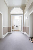 JOIVY York Place Apartment in Georgian City Centre Building