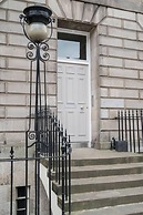 JOIVY York Place Apartment in Georgian City Centre Building