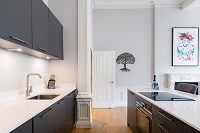 JOIVY York Place Apartment in Georgian City Centre Building