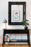 JOIVY York Place Apartment in Georgian City Centre Building