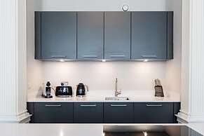 JOIVY York Place Apartment in Georgian City Centre Building