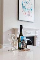 JOIVY York Place Apartment in Georgian City Centre Building