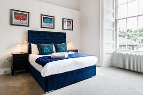 JOIVY York Place Apartment in Georgian City Centre Building