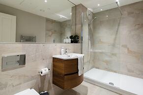 JOIVY York Place Apartment in Georgian City Centre Building