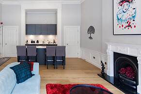 JOIVY York Place Apartment in Georgian City Centre Building