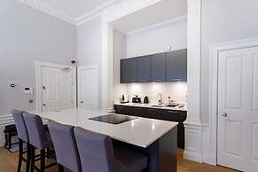 JOIVY York Place Apartment in Georgian City Centre Building