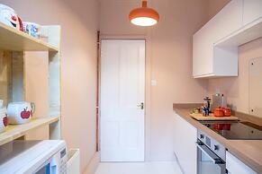 JOIVY Unique Royal Mile Apt - Relive Music History