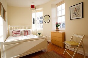 JOIVY Bright New Town 2 bed Apt - 5 Mins to Princes St