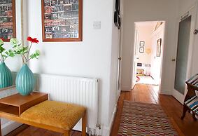 JOIVY Bright New Town 2 bed Apt - 5 Mins to Princes St