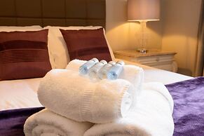 JOIVY Gorgeous Stockbridge Apt With Underground Parking