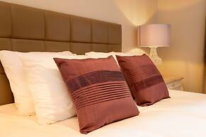 JOIVY Gorgeous Stockbridge Apt With Underground Parking