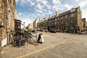 JOIVY Amazing Location! - Lovely Rose St Apt in New Town