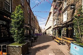 JOIVY Amazing Location! - Lovely Rose St Apt in New Town