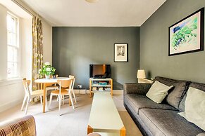JOIVY Amazing Location! - Lovely Rose St Apt in New Town