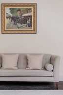 JOIVY Iconic Cockburn Street 4 Bedroom Apartment: Heart of Old Town