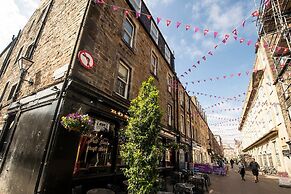 JOIVY Perfect Location! - Stylish & Cosy Rose St Apt