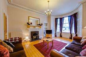 JOIVY Fabulous Ground-floor 3-bedroom Near Old Town