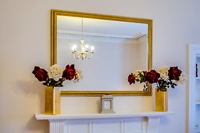 JOIVY Fabulous Ground-floor 3-bedroom Near Old Town