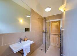 JOIVY Fabulous Ground-floor 3-bedroom Near Old Town