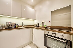 JOIVY Famous St. Mary's Street Old Town Apartment