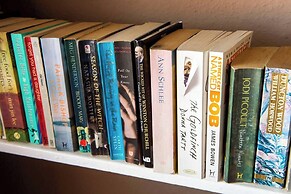 JOIVY Famous St. Mary's Street Old Town Apartment