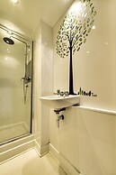 JOIVY Famous St. Mary's Street Old Town Apartment