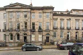 JOIVY Doune Terrace Apartment: Edinburgh New Town Prime Location