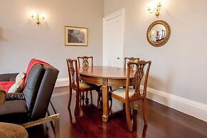 JOIVY Doune Terrace Apartment: Edinburgh New Town Prime Location