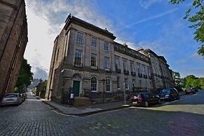 JOIVY Doune Terrace Apartment: Edinburgh New Town Prime Location
