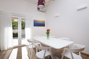 Stunning Villa Sofia With Heated Pool IN Split Hinterland