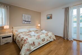 Stunning Villa Sofia With Heated Pool IN Split Hinterland