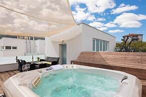 Stunning Villa Sofia With Heated Pool IN Split Hinterland