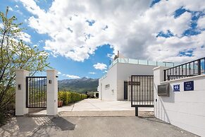 Stunning Villa Sofia With Heated Pool IN Split Hinterland
