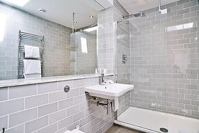 JOIVY Luxury George Street Apartments: Castle Suite