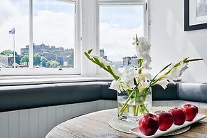 JOIVY Luxury George Street Apartments: Castle Suite