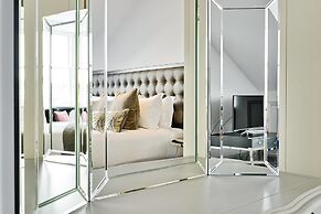 JOIVY Luxury George Street Apartments: Castle Suite