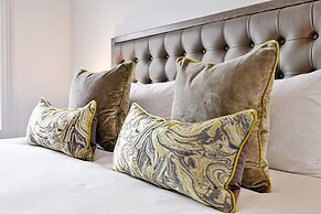 JOIVY Luxury George Street Apartments: Castle Suite