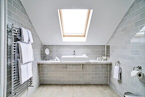 JOIVY Luxury George Street Apartments: Castle Suite