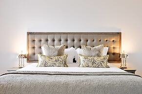 JOIVY Luxury George Street Apartments: Castle Suite