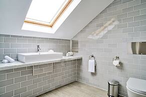 JOIVY Luxury George Street Apartments: Castle Suite