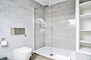 JOIVY Luxury George Street Apartments: Castle Suite