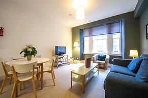 JOIVY Perfect Location! Charming Rose St Apt for Couples